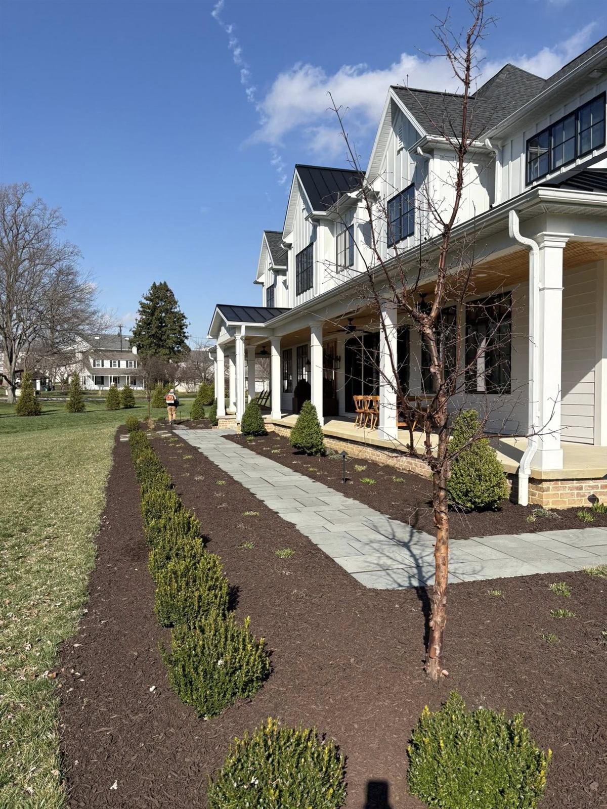 Front Walkway Mulch Bed